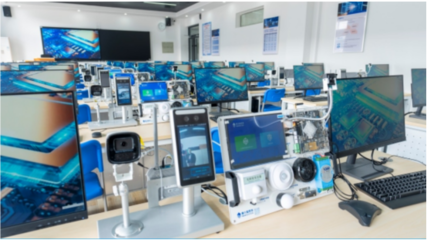 信息安全技術(shù)應(yīng)用與網(wǎng)絡(luò)信息技術(shù)開(kāi)發(fā) 融合創(chuàng)新與安全并進(jìn)